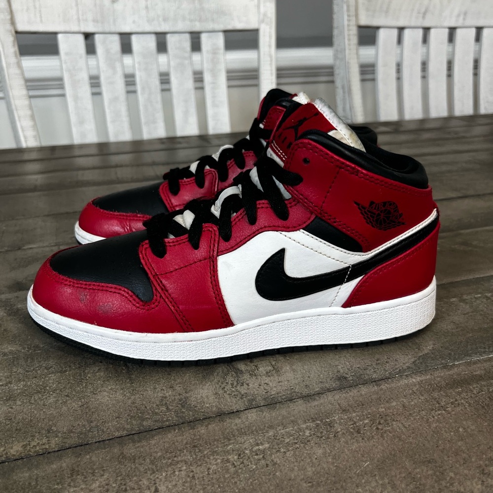 Nike Shoes Air Jordan 1 Retro Mid GS "Chicago Black Toe"Sz 5.5Y